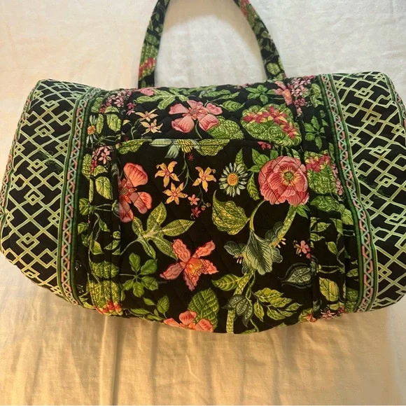 VERA BRADLEY - med weekend duke bag in colorful print, lime lining, zip closure - Picture 4 of 6